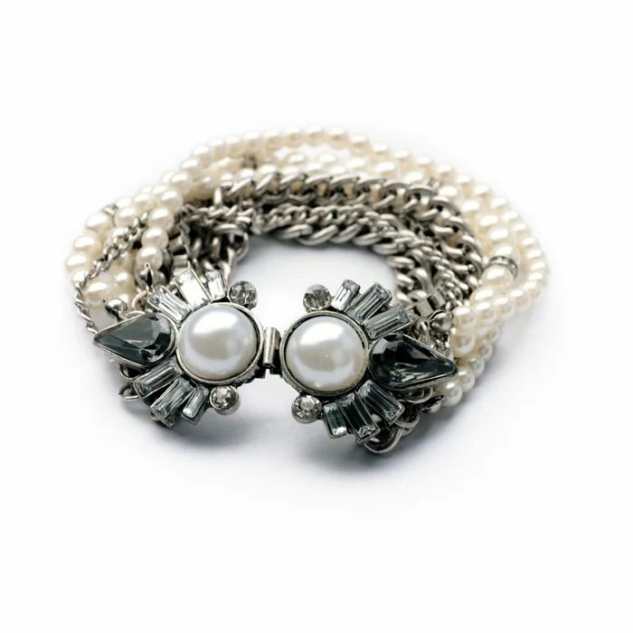 

Bulk Price New Arrival The Most Popular Decent Elegant Resin Plant Shiny Silver Color Simulated Pearl Bracelet