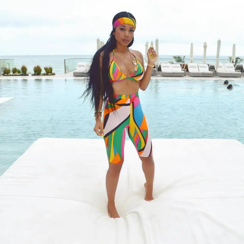 مثير طباعة اثنين من قطعة رياضية المرأة مجموعة الصيف وزرة 3 قطعة مطابقة مجموعة الدعاوى سيدة الزي عارضة الشاطئ حللا وشاح