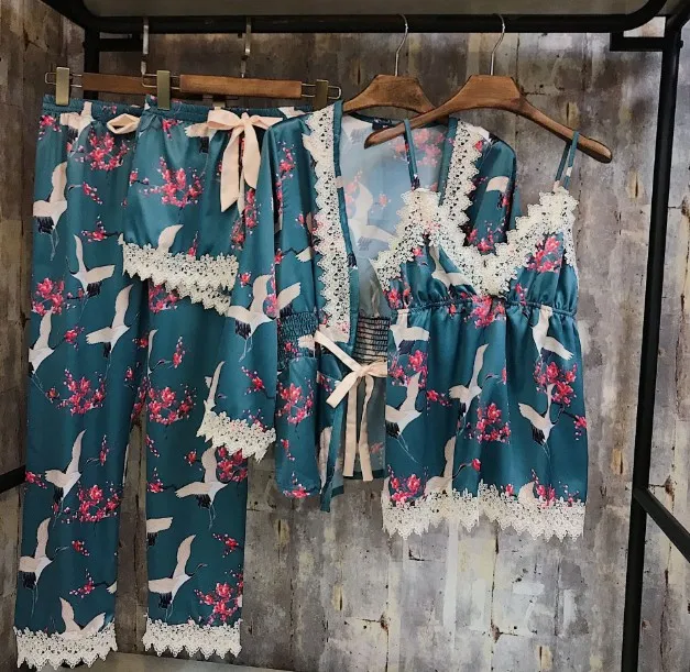 

3 Colors 2018 Autumn New Women's Crane Flowers Printed Silk Pajamas Four Piece Set Home Clothing Sleepwear Ladies Nightwear