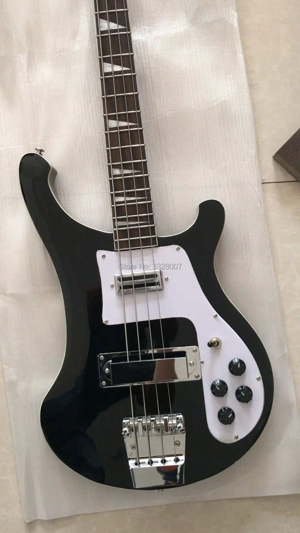 

Black Jetglo 4003 bass guitar;20 Frets Dual/stereo Output, Maple Neck-Through Construction;hardware made in South Korea