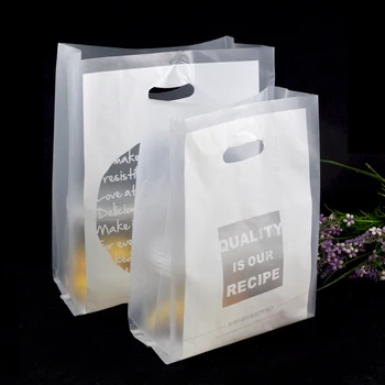 

100PCS / Lot high quality Dessert cake hand bag Plastic toast bread bag Letter pattern takeaway bread bag Pizza packaging