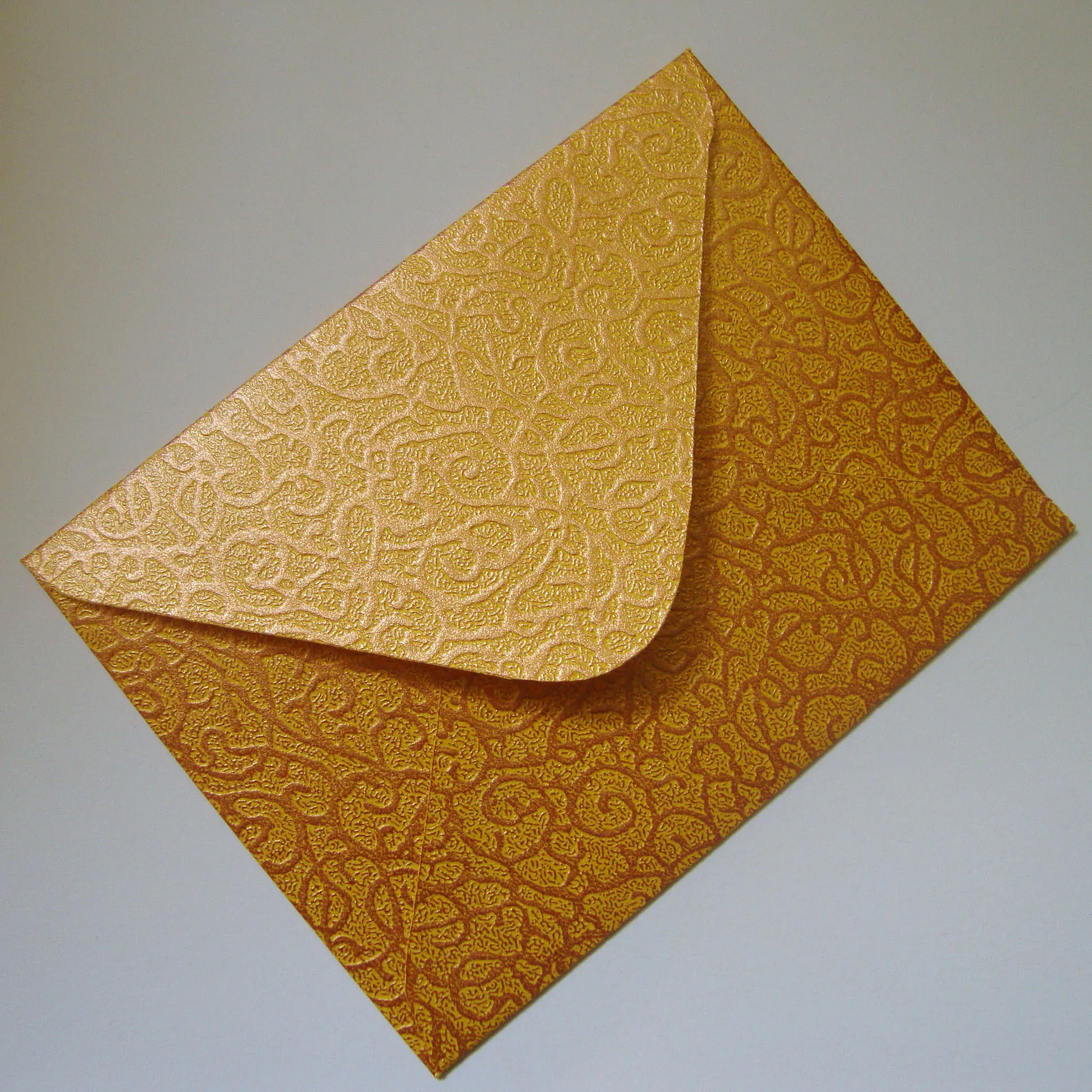 100pcs/lot 8x11cm quality gold envelope small card envelope small red