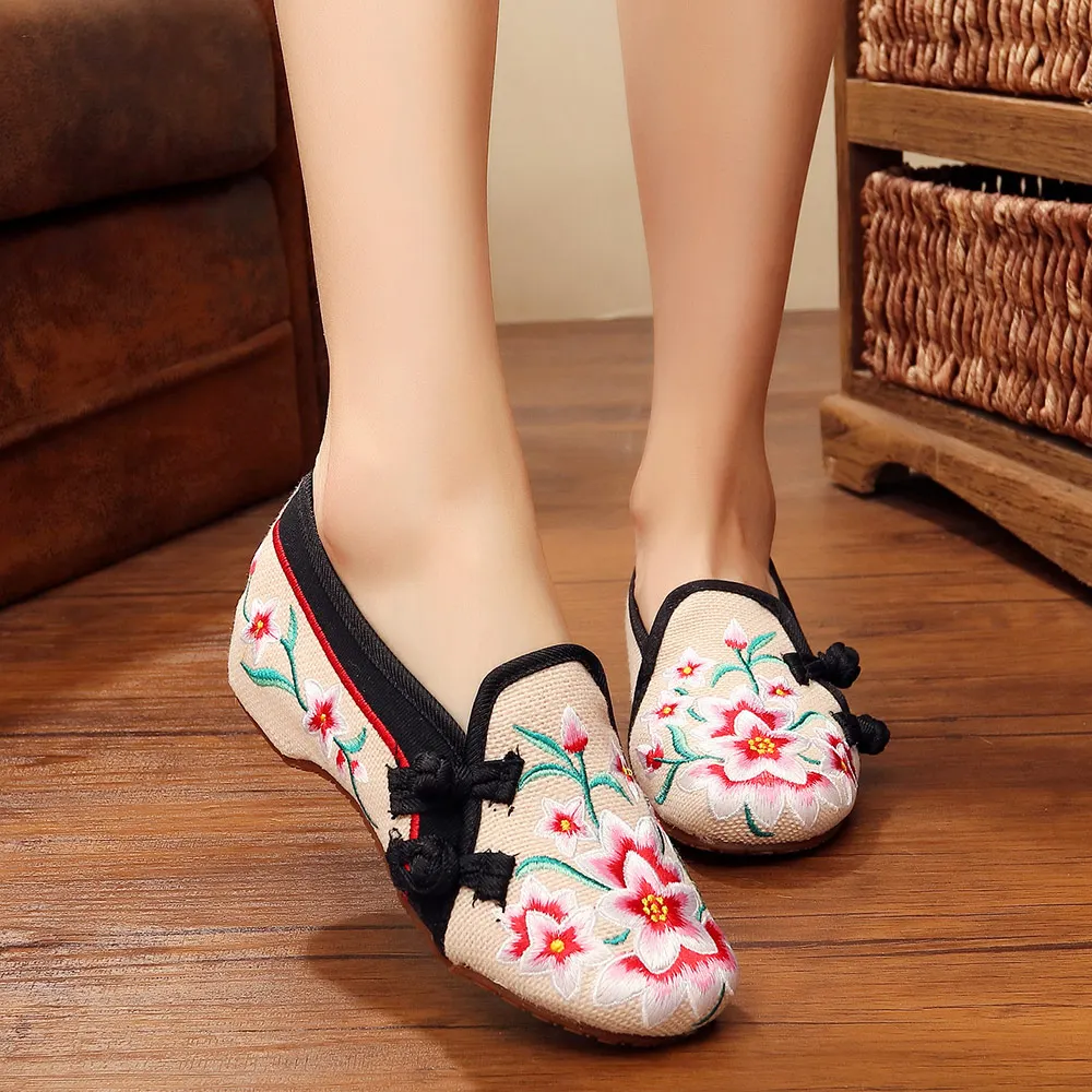 

2018 Women Peach Flowers Embroidered Women Handmade Canvas Loafers Slip on Ladies Fabric Embroidery Comfort Driving Flat Shoes