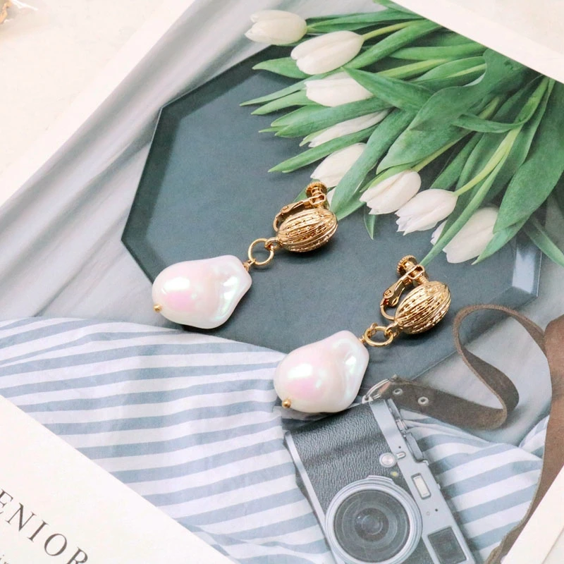 

Free Shipping Elegant Acrylic Pearls Clip Earring
