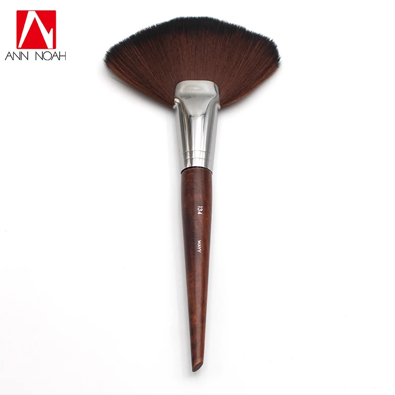 Tesoura de Maquiagem iluminar rosto 134 grande escova Marca : Annnoah