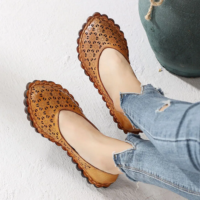 

2019 spring and summer new flat sole shoes female leather hollow shallow bean shoes soft sole shoes
