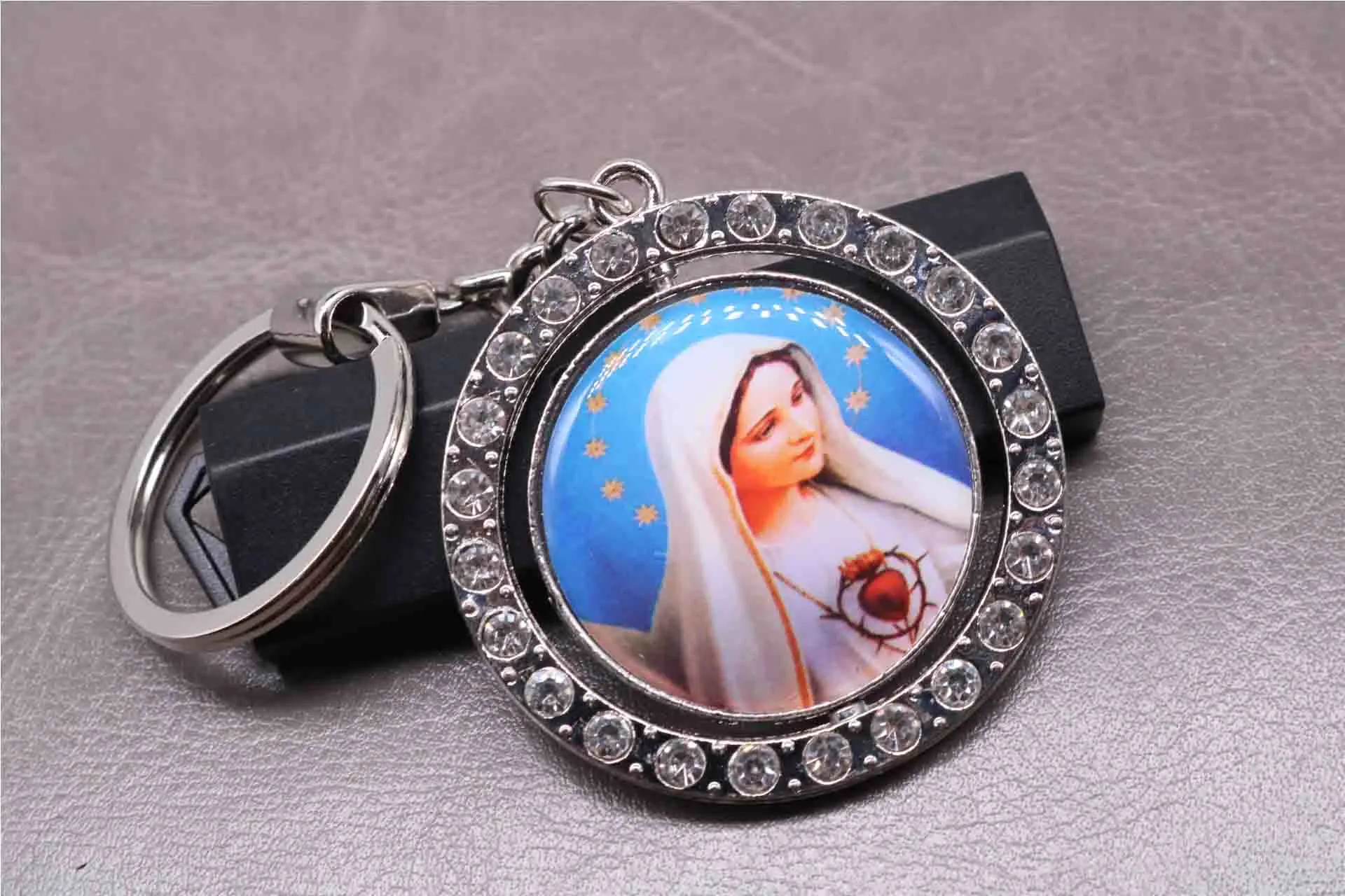 

Christ Jesus Cross Rotating Key Chain, Christ Icon Jesus / Virgin Mary Key Chain, Car Keychain Jewelry, Random Picture