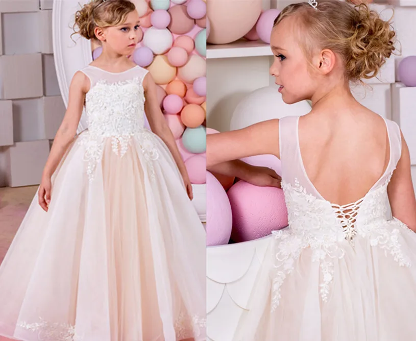 

2017 New Princess First Communion Dresses O-neck Sleeveless Ball Gown Lace Appliques Formal Puffy Flower Girl Dresses Vestidos