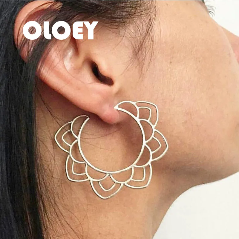 

Genuine Women Fashion Shiny Hollow Big Stud Earrings Elegant Delicate Flower Earring Luxury Students Jewelry Gift Brincos Hot