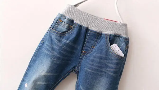 Новое поступление осенних модных джинсовых джинсов для маленьких девочек Джинсы с вышитыми цветами для девочек детские длинные штаны на весну-осень