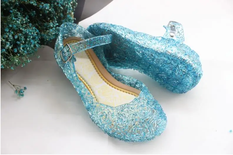 Пляжные шлепанцы для девочек детская обувь принцессы мыльницы модные туфельки Эльзы сандалии со стразами для обувь для девочек