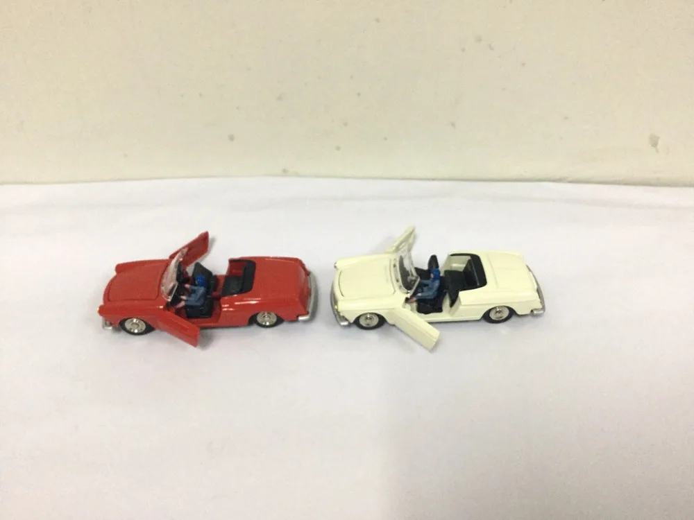 

SUIT 2 PCS DINKY ATLAS CABRIOLET PEUGEOT 404 CABRIOLET PININFARINA ROUGE 528 Alloy Diecast Car model & Toys Model for Collection