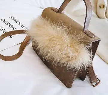 

2018 new Korean fashion fur casual wild shoulder bag shoulder slung small square bag.
