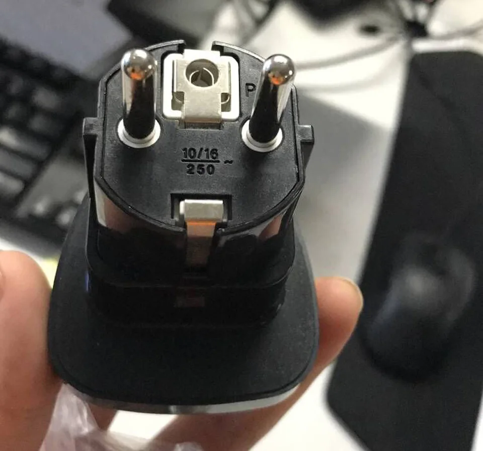 Universal Travel Adapter European Plug (5)