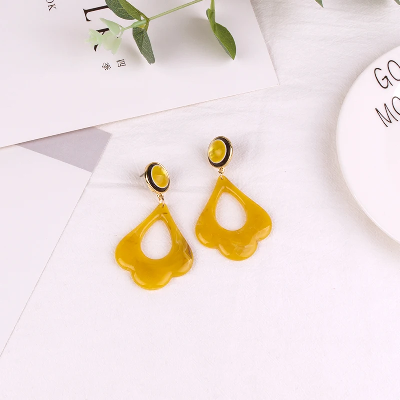 YUQINQIN Trendy Drop Earrings for Women Acrylic Earrings Female Big Long Flower Dangling Fashion Elegant Resin Wedding Earring (6)
