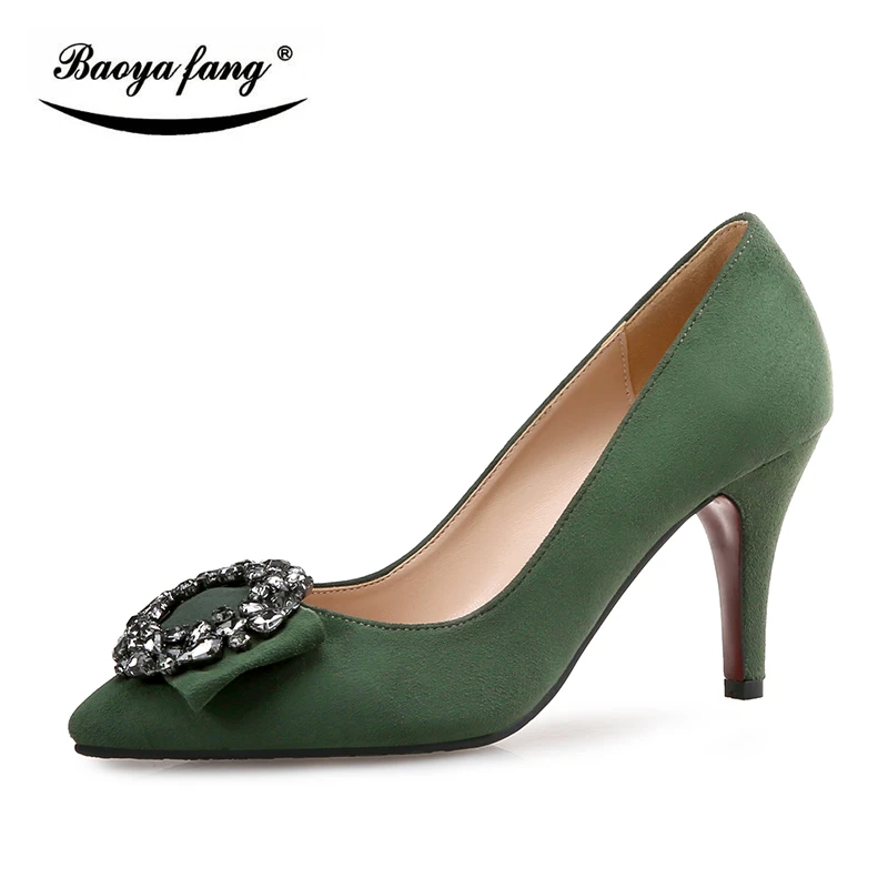 chaussures à la semelle rouge