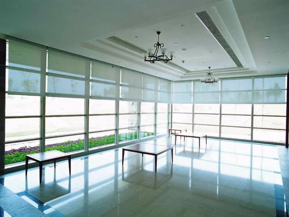 Motorized roller blind (10)