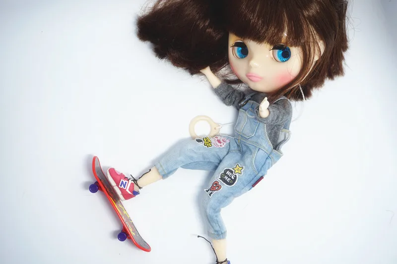 

4pcs/lot Fashion 1/6 doll accessories blyth props accessories for blyth pullip 30cm doll mini skateboard for barbie