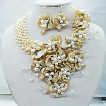 

brand new !! Classic romantic pearl shell flower necklace