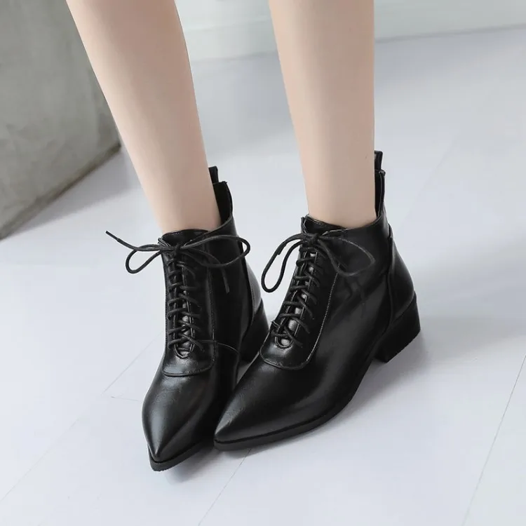 

Big Size 11 12 13 Fashion of European and American style with pointed front lace and short barrel Martin boots