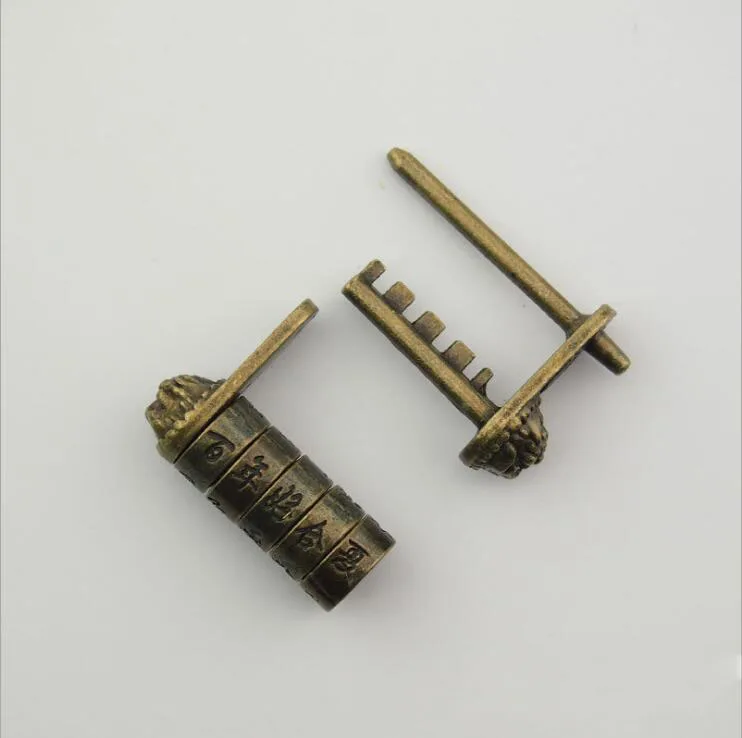 

Hot Sell Antique Password Lock Jewelry Box Decoration Chamber Escape Padlock