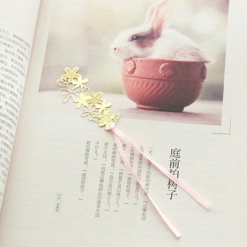 

1 Pcs Hollow Leaf Shape Metal Bookmark Planner Paper Clip Material Escolar Bookmarks For Book Stationery School Supplies