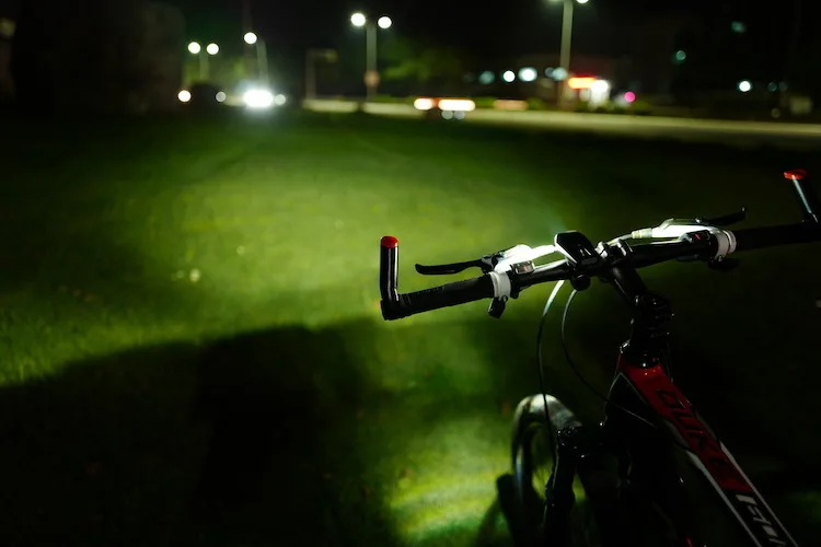 NEWBILER 800 люмен умный дорожный велосипедный передний светильник USB индукционный флэш-светильник для велосипеда немецкий стандарт MTB велосипед задний светодиодный светильник s Kit