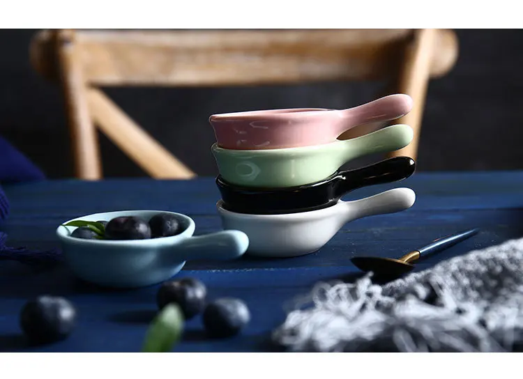 

1PC 40ml Ceramics Sauce Dish With Handle Saucer Tableware Creative Seasoning Dishes Small Plate Vinegar Sauce Gravy Boats MF 030
