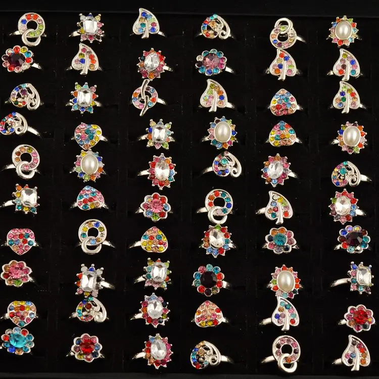 

MYDANER Wholesale 50Pcs Lot Mixed Resizable Rings Cute Rhinestone Crystal Flower Ring for Women Girl Rings Elegant Jewelry Bulks
