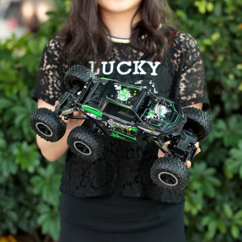 

JJRC Q51 RC Car 2.4G Off Road MAX 6WD RTR Racing Truck Car Six Wheels Brushed Military Truck with Headlight Climbing Car Toys