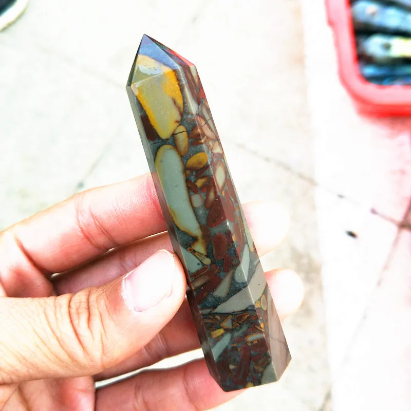 

The new arrival of 2.2lb natural quartz crystal bamboo-leaved wand points to heal wholesale Christmas presents