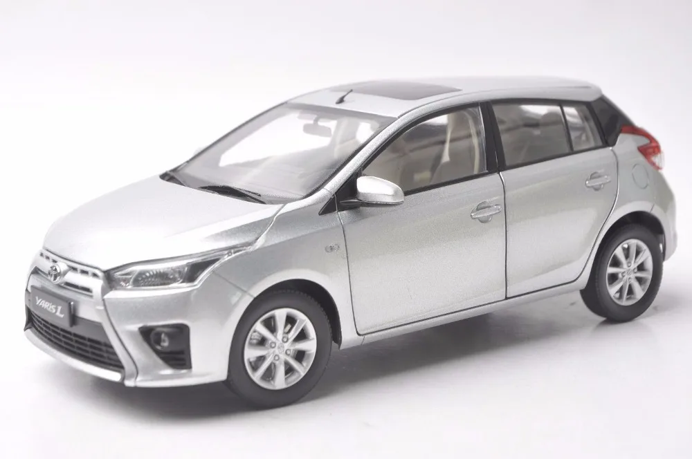 Модель литая под давлением для Toyota Yaris L в масштабе 1:18 игрушечный автомобиль из