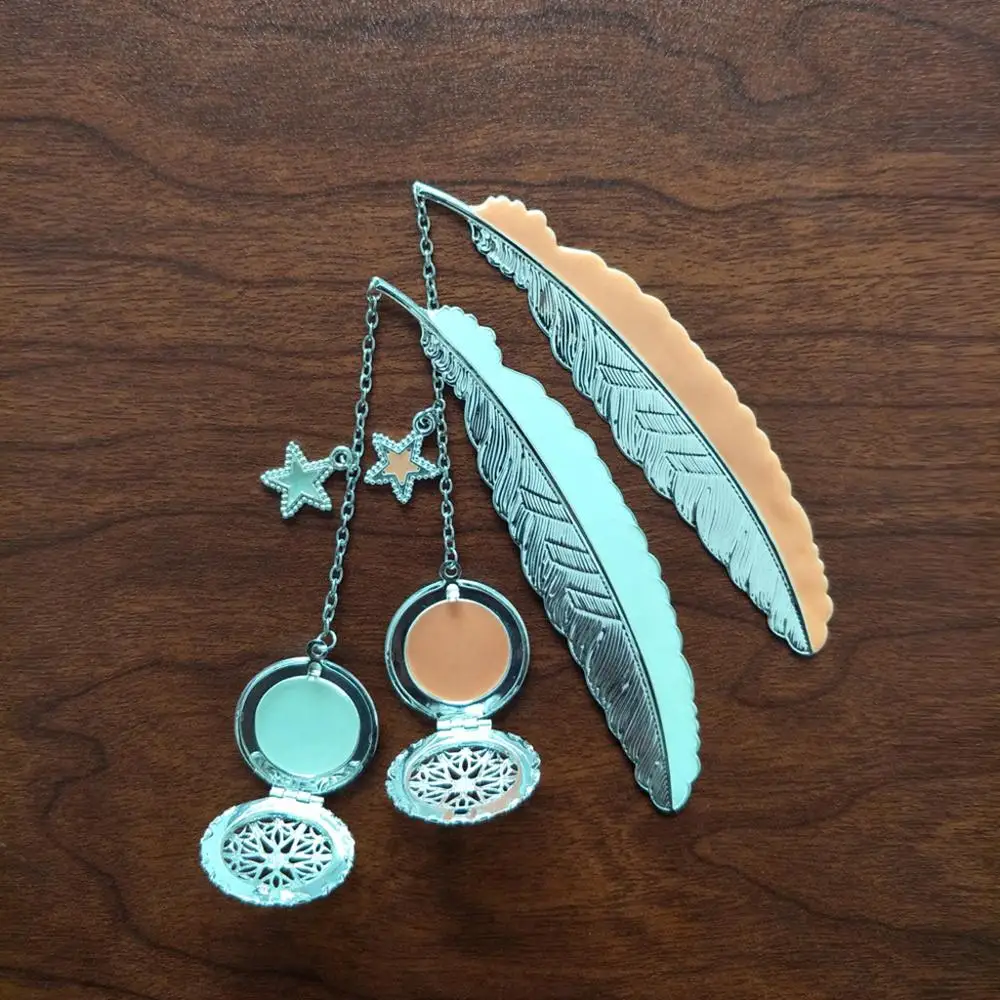 

Metal Luminous Feather Angel Wings Bookmark Retro Moon Bookmark Fluorescent Big Five Stars Time Gem Exquisite Small Bookmarks
