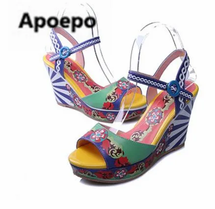 Новые Брендовые женские сандалии на платформе из лакированной кожи принт Лето Дамская обувь 8,5 см обувь на танкетке женские сандалии на