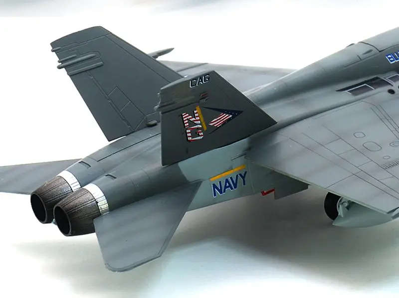 1: 72 F/A-18 Hornet VFA-146 голубые бриллианты multirole combat jet предварительно построенное хобби Коллекционная авиация готовая пластиковая модель