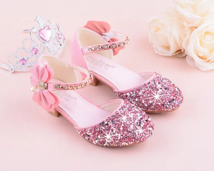 Новинка; детские сандалии принцессы с бисером; детская Свадебная обувь с цветами; модельные туфли на высоком каблуке; обувь для вечеринок для девочек; цвет розовый, серебристый, фиолетовый