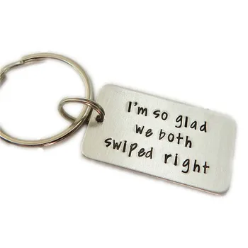 

100pcs/lot I'm so glad we both swiped right keychain Relationship Gift for Boyfriend Girlfriend Husband Wife