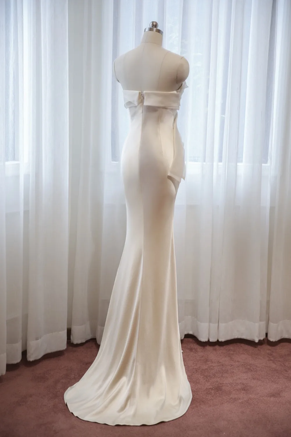 SSYFashion-Strapless-Sexy-Fishtail-Evening-Dress-Bride-Banquet-Party-Long-Prom-Dress-Luxury-Satin-Catwalk-Dresses (1)