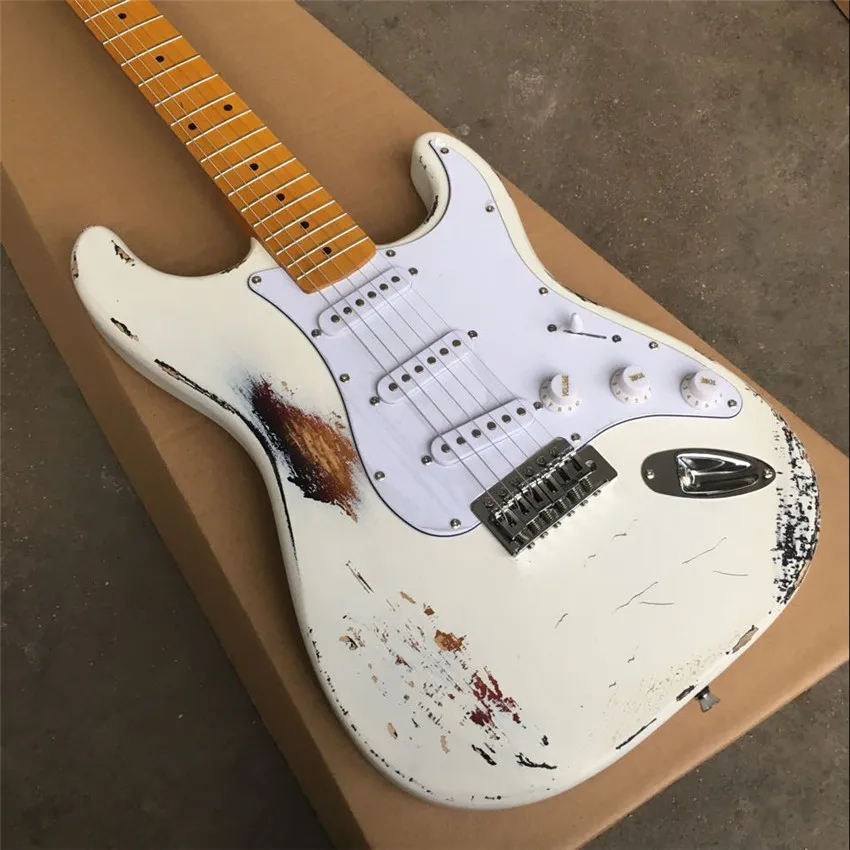 

Relic ST milky white electric guitar, 3 single coil pickups, vintage guitar black gray background
