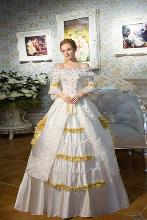 Robe longue blanche hotsell et dorée