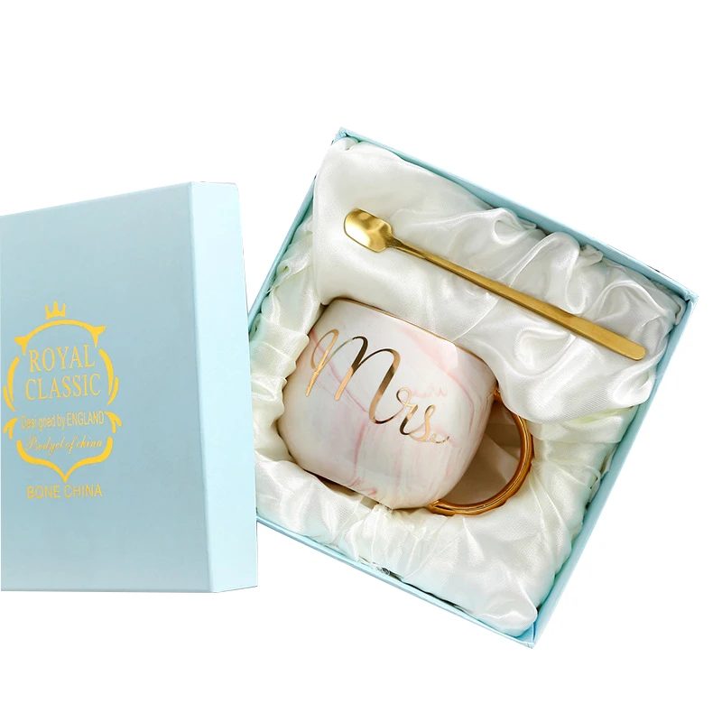

Creative Porcelain Europe Marble Coffee Mug Milk Tea QQ Cup With Golden Spoon Golden Line Handle Lid Gift Box For Couple Wedding