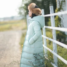 Новинка года; зимнее хлопковое пальто в стиле ретро с капюшоном; длинное теплое белое пальто на гагачьем пуху