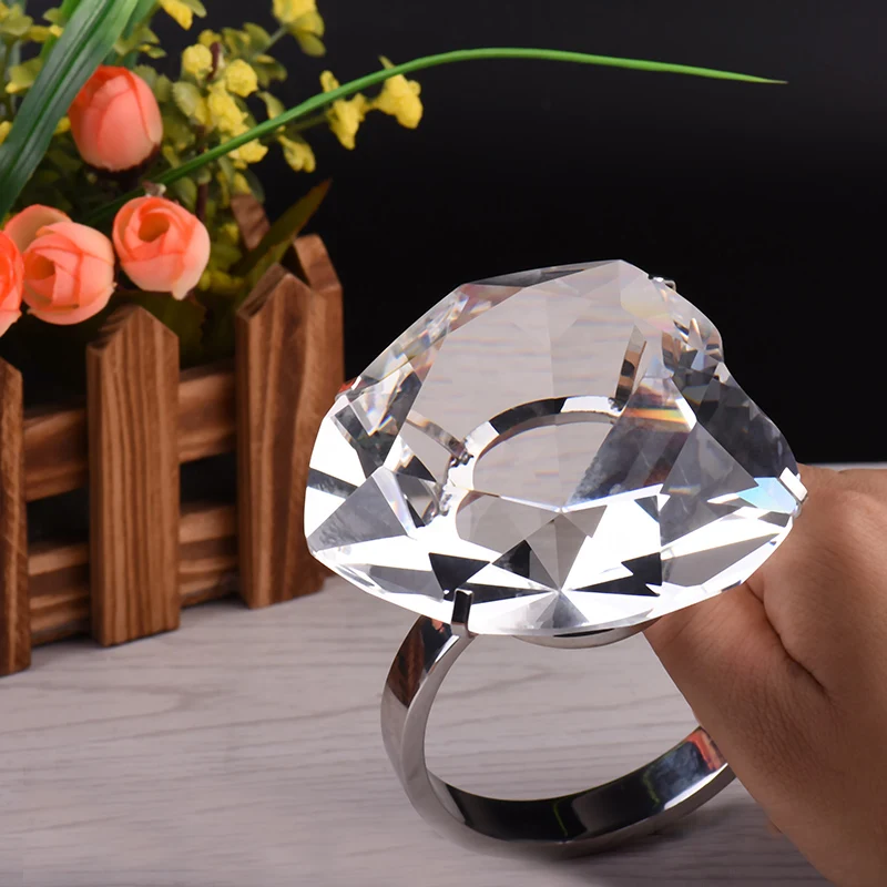 

Fashion Wedding Decorations Heart Shaped Crystal Big Diamond Ring Romantic Proposal Props Home Accessories Party Glass Gifts