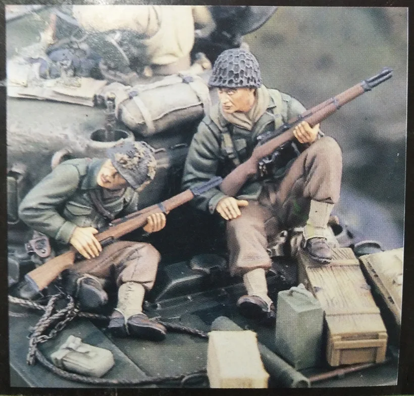 

1/35 Scale Unpainted Resin Figure WWII US Soldiers on Tank