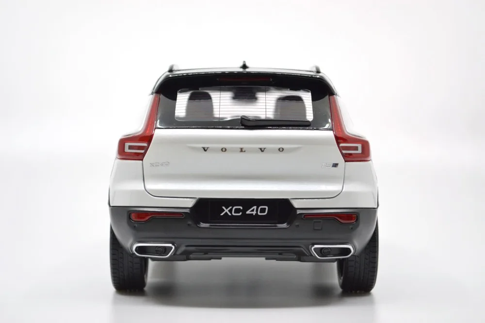 VOLVO_XC40_2018_W_04