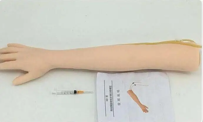 Усовершенствованная тренировочная модель для рук venipuncture включает в себя поддержку инфузий