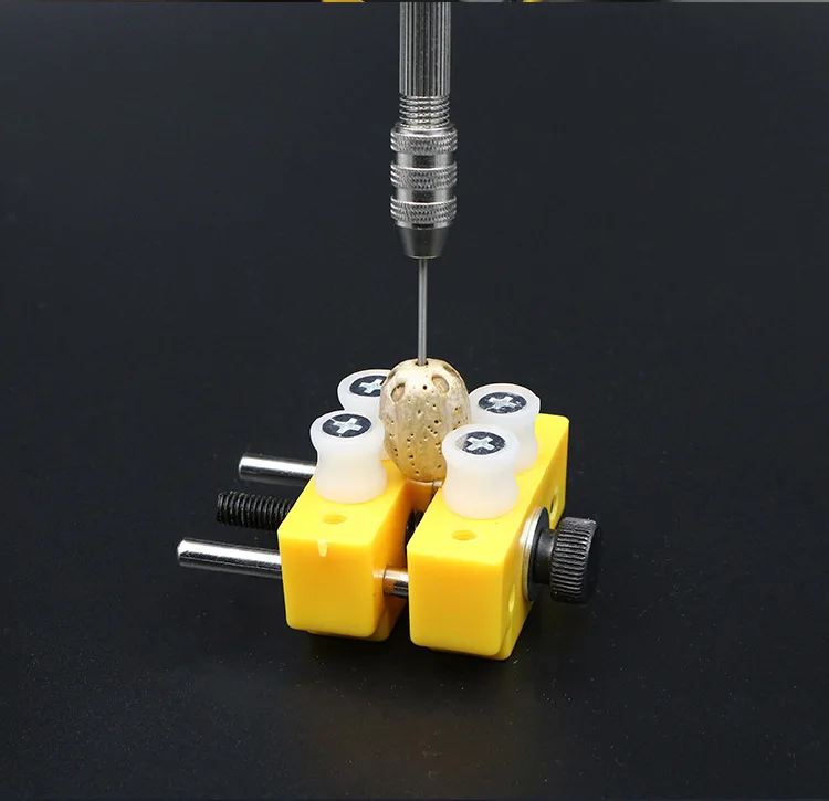 3121952539_698685257