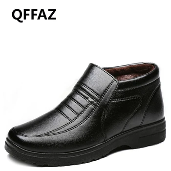 

QFFAZ Men Winter Shoes Black Color Snow Boots Plush Inside Anti skid Bottom Keep Warm Waterproof Men Boots sapato masculino