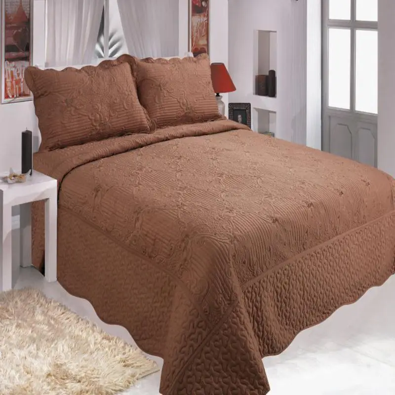 

High-grade cotton quilted embroidery bed cover kit Comfortable warm bedding for families, three-piece bed cover