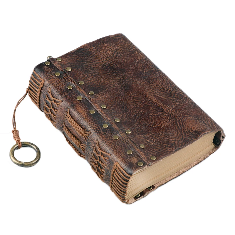 

Hand travel leather sketchbook notebook diary with cowhide leather hand dyed a6 hand account European hand sewing buckle withpen